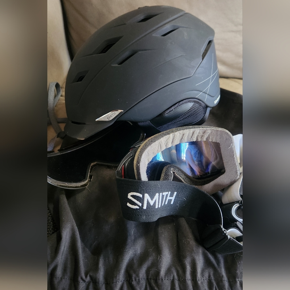 SMITH Matte Black Helmet with Goggles